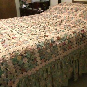 Vintage Yo Yo Quilt 82” x 88” Excellent Condition, c.1940